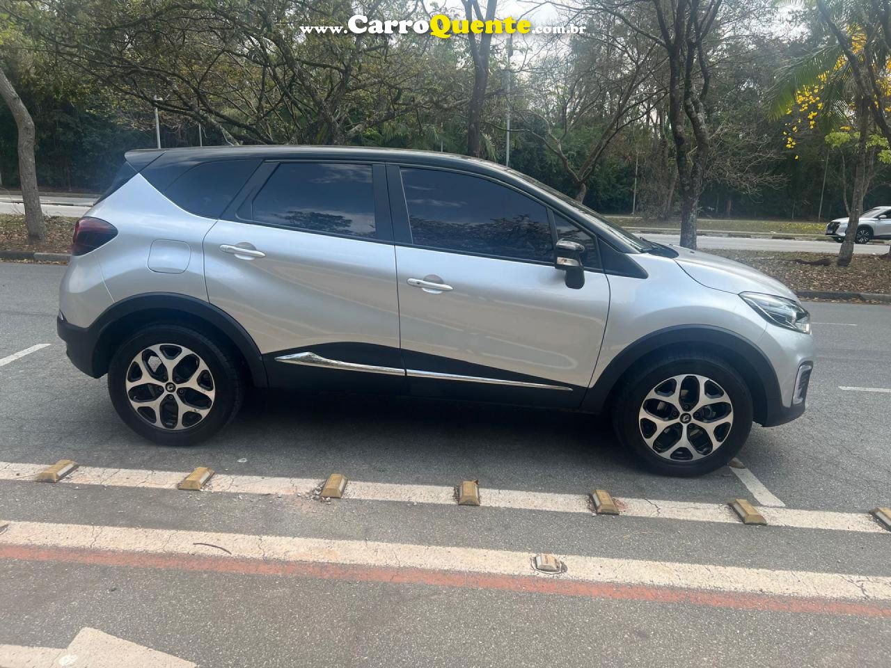 RENAULT   CAPTUR INTENSE 1.6 16V FLEX 5P AUT.   PRATA 2019 1.6 FLEX - Loja