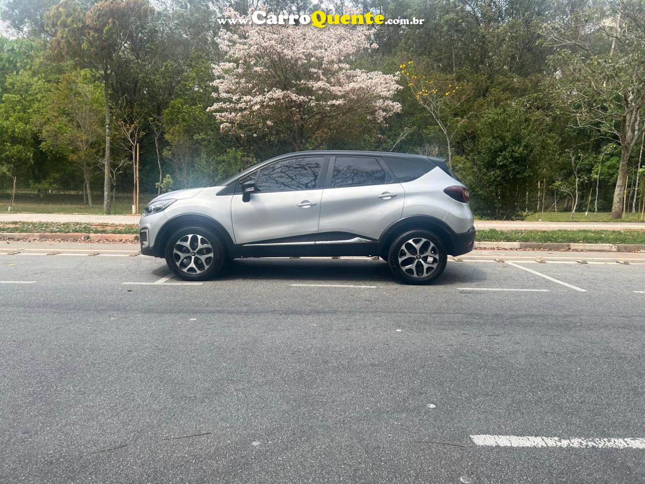 RENAULT   CAPTUR INTENSE 1.6 16V FLEX 5P AUT.   PRATA 2019 1.6 FLEX - Loja