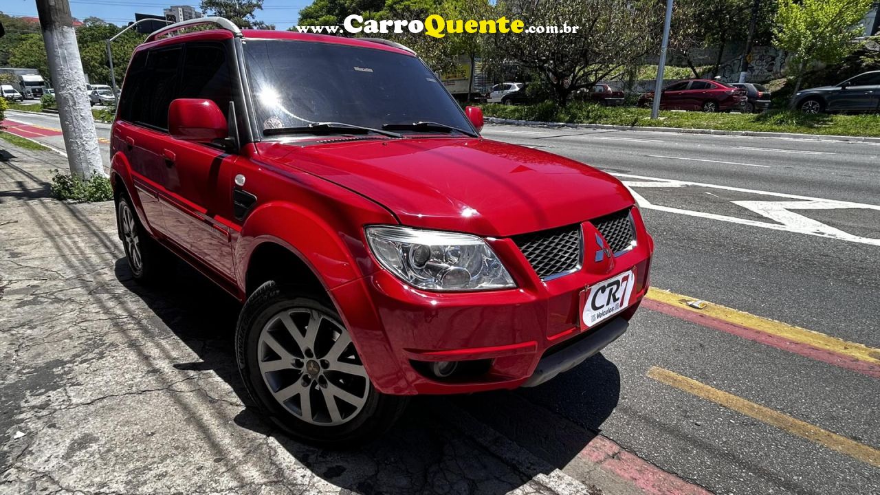 MITSUBISHI   PAJERO TR4 2.0 FLEX 16V 4X2 AUT.   VERMELHO 2013 2.0 FLEX - Loja