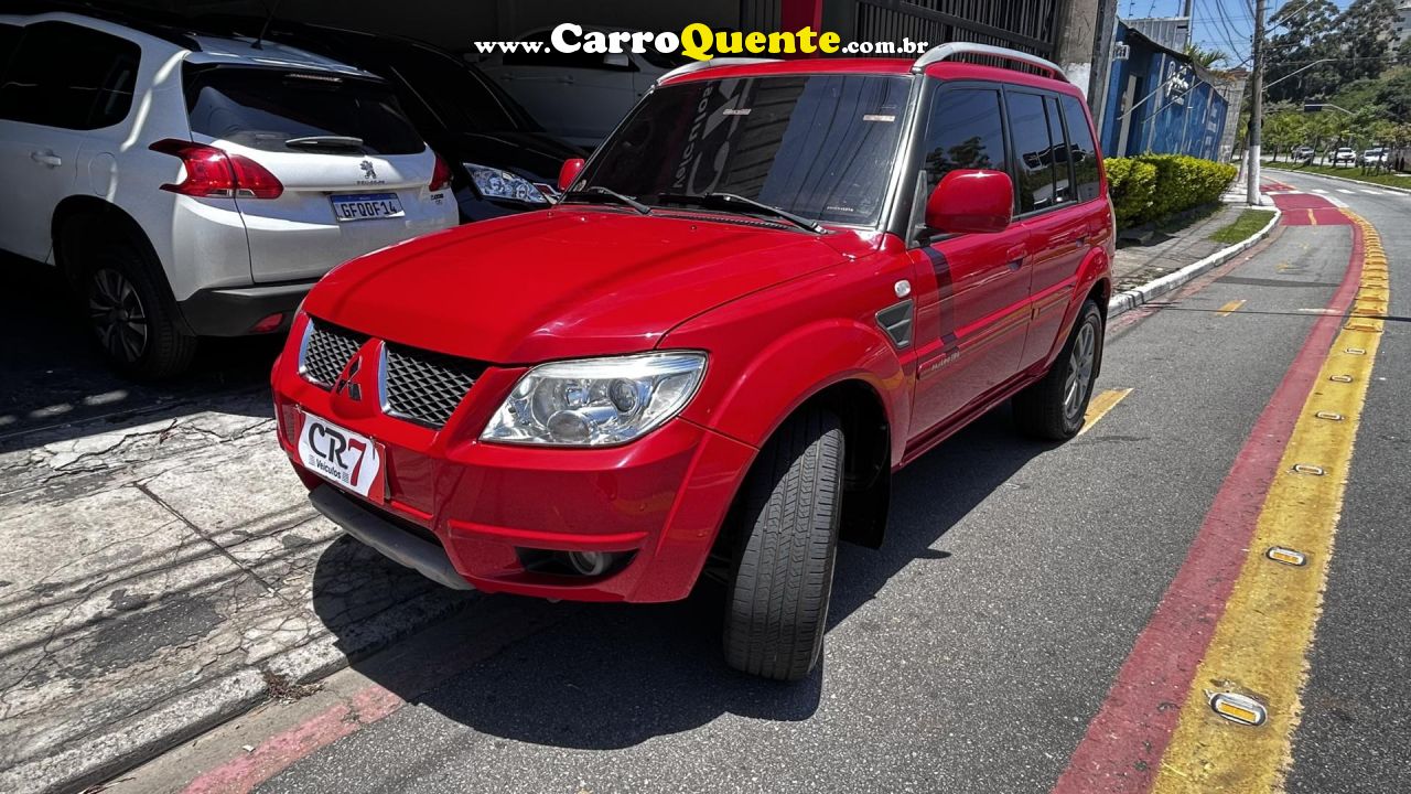 MITSUBISHI   PAJERO TR4 2.0 FLEX 16V 4X2 AUT.   VERMELHO 2013 2.0 FLEX - Loja