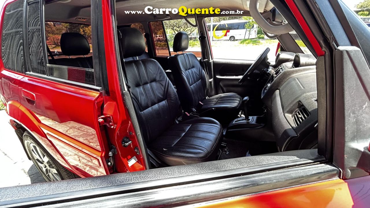 MITSUBISHI   PAJERO TR4 2.0 FLEX 16V 4X2 AUT.   VERMELHO 2013 2.0 FLEX - Loja