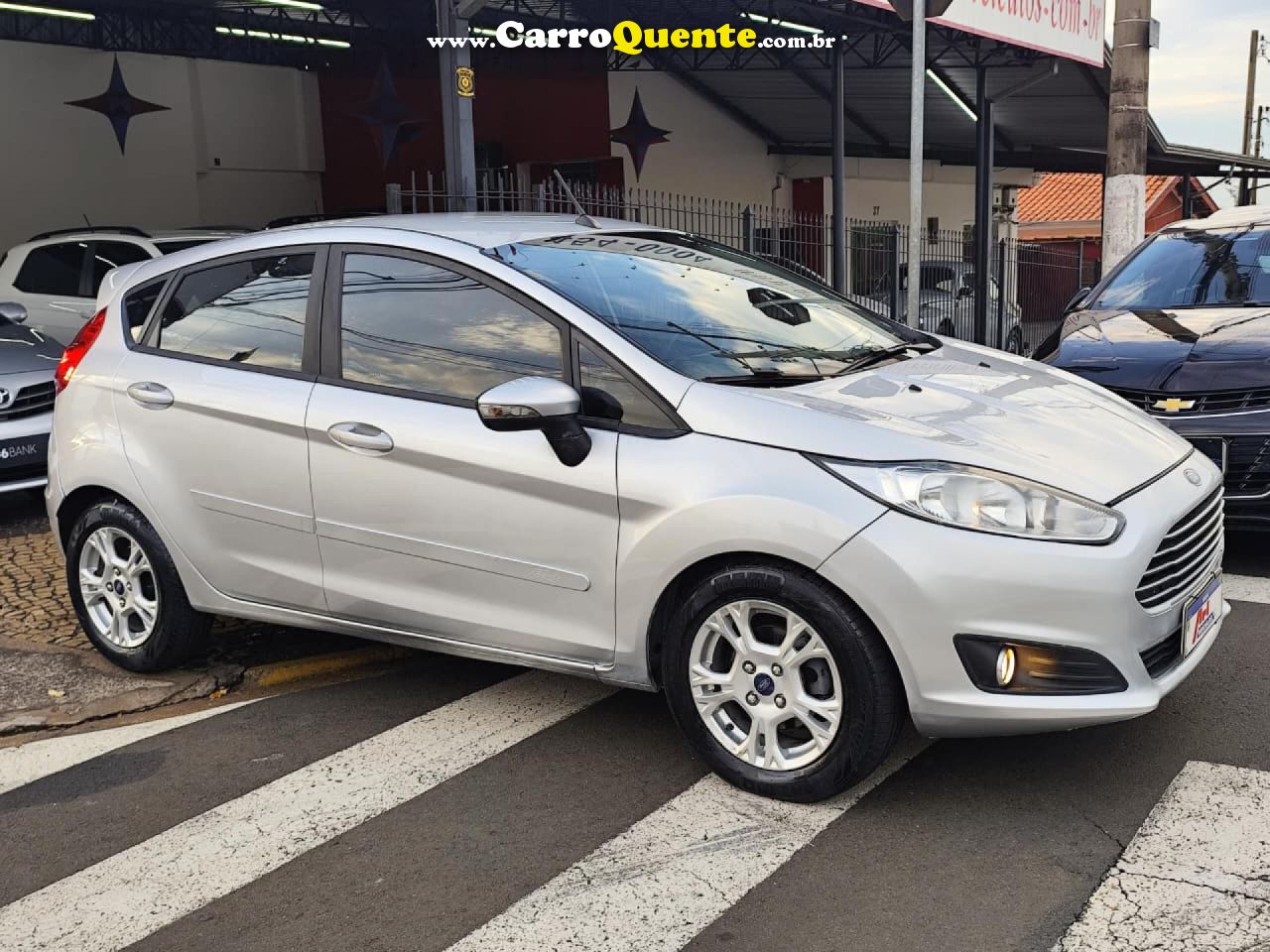 FORD   NEW FIESTA HA 1.5 L SE   PRATA 2015 1.5 FLEX - Loja