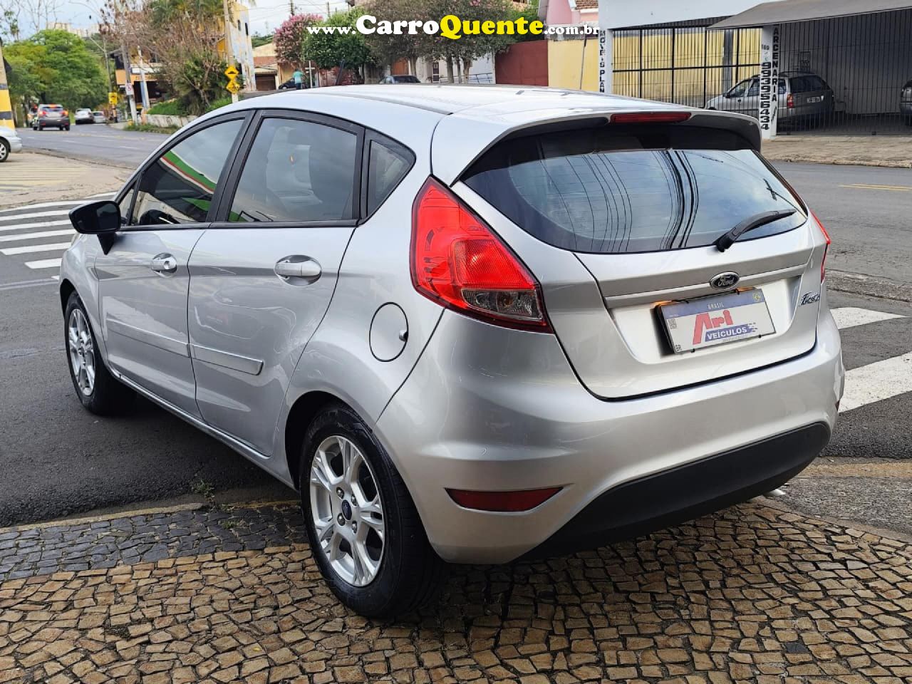 FORD   NEW FIESTA HA 1.5 L SE   PRATA 2015 1.5 FLEX - Loja