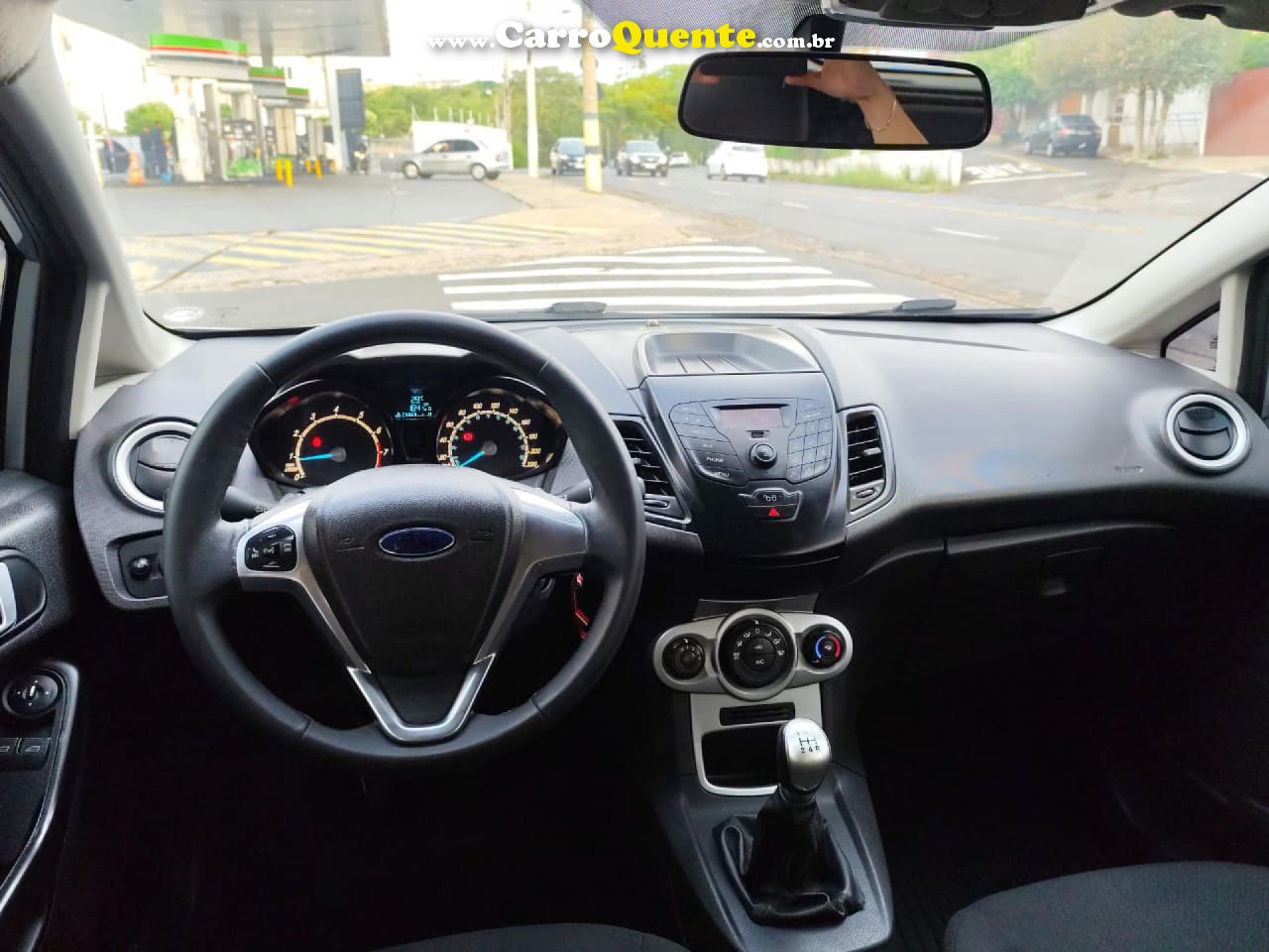 FORD   NEW FIESTA HA 1.5 L SE   PRATA 2015 1.5 FLEX - Loja