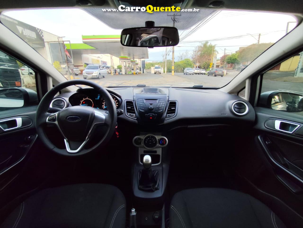 FORD   NEW FIESTA HA 1.5 L SE   PRATA 2015 1.5 FLEX - Loja