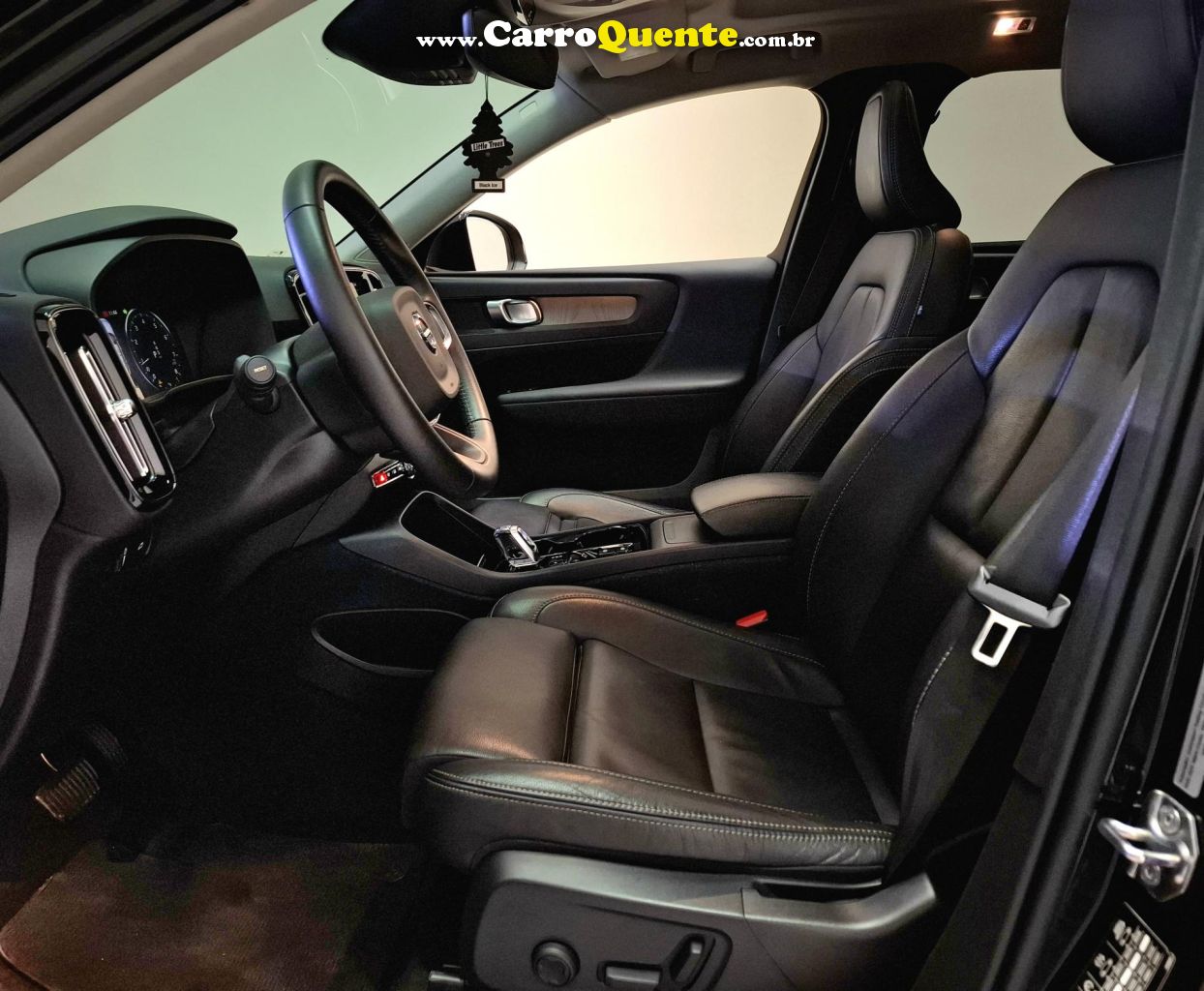 VOLVO   VOLVO XC40 T4 INSCRIPT   PRETO 2021 2.0 GASOLINA - Loja