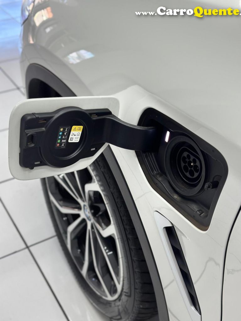 BMW   X3 XDRIVE 30E X-LINE TURBO AUT. (HÍB.)   BRANCO 2023 2.0 GASOLINA E ELÉTRICO - Loja