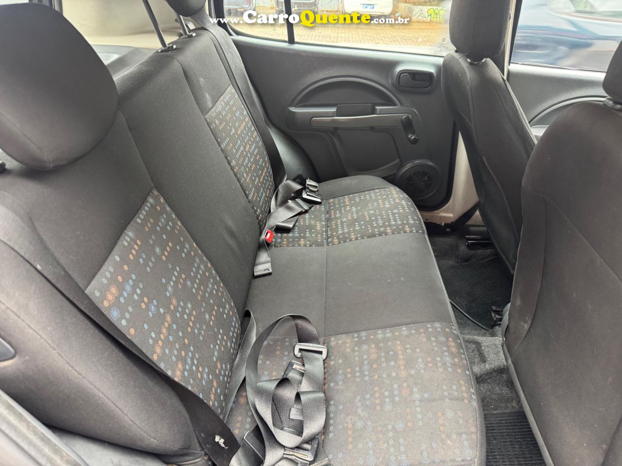 FIAT   UNO VIVACE CELEB. 1.0 EVO F.FLEX 8V 5P   PRETO 2016 1.0 FLEX - Loja