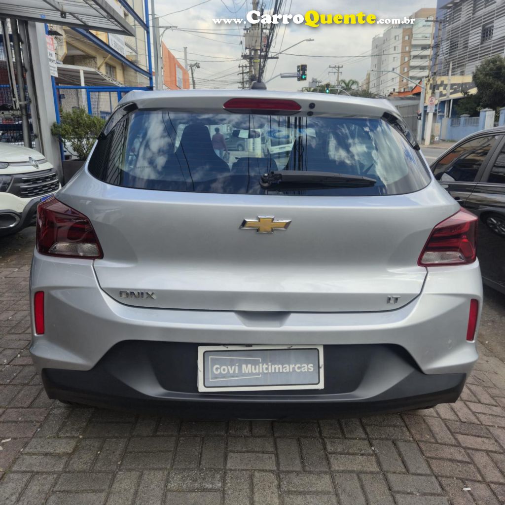 CHEVROLET   ONIX HATCH LT 1.0 12V FLEX 5P MEC.   PRATA 2023 1.0 FLEX - Loja
