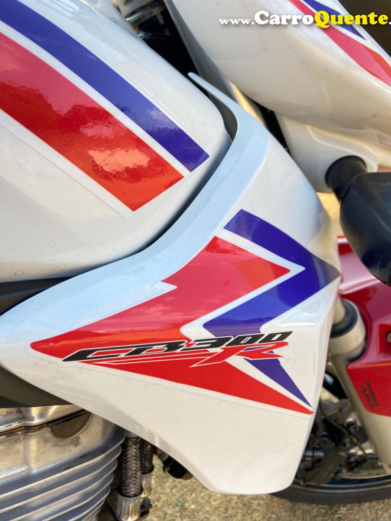 HONDA   CB 300R 300R FLEX   BRANCO 2015 300cc GASOLINA - Loja