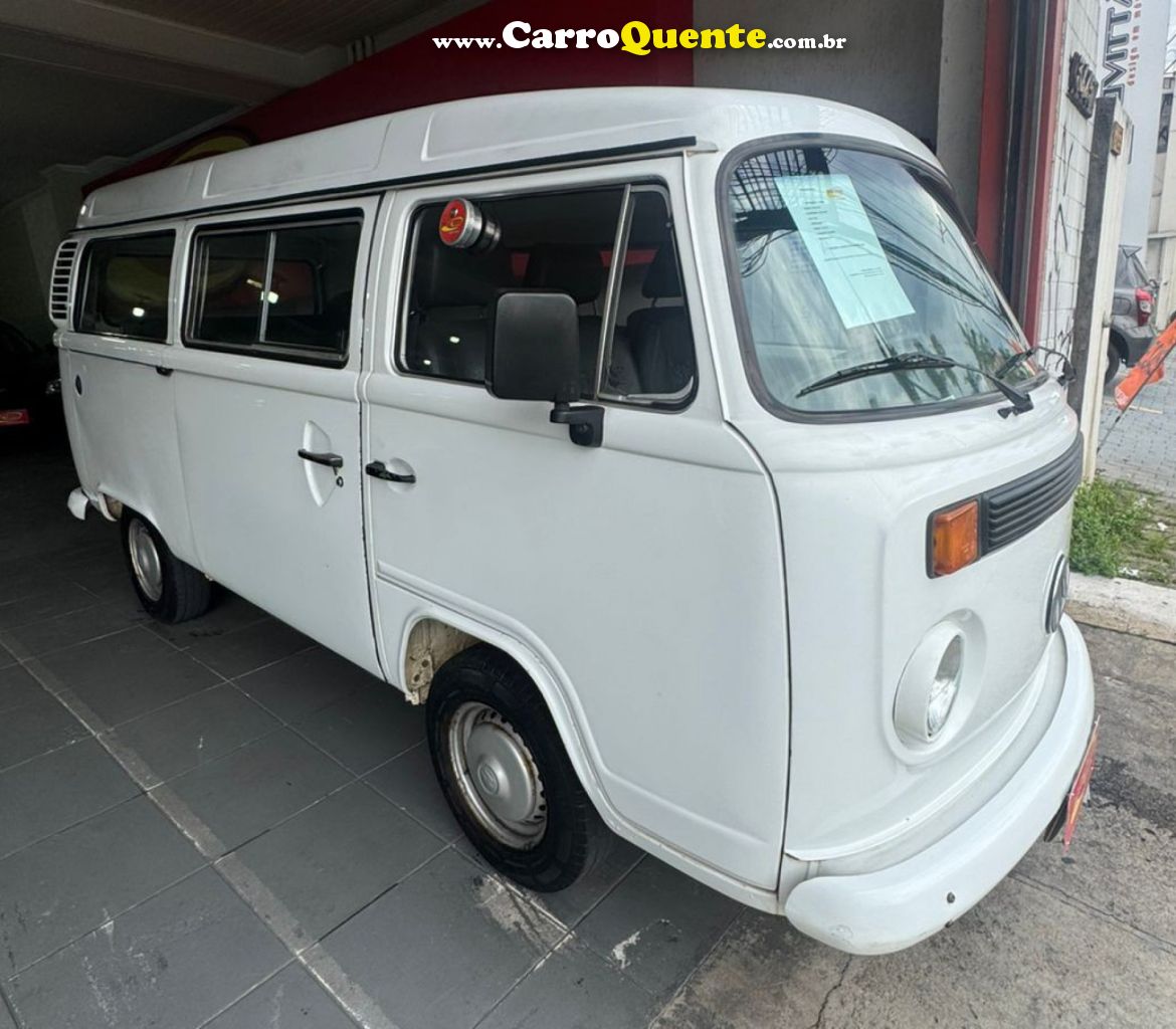 VOLKSWAGEN   KOMBI   BRANCO 1999 1.6 GASOLINA - Loja