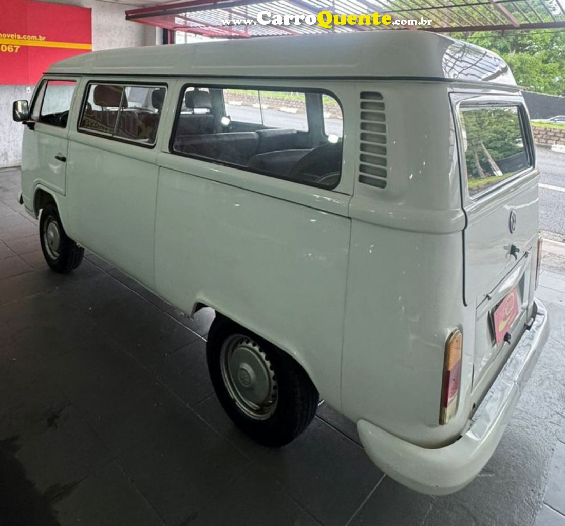 VOLKSWAGEN   KOMBI   BRANCO 1999 1.6 GASOLINA - Loja