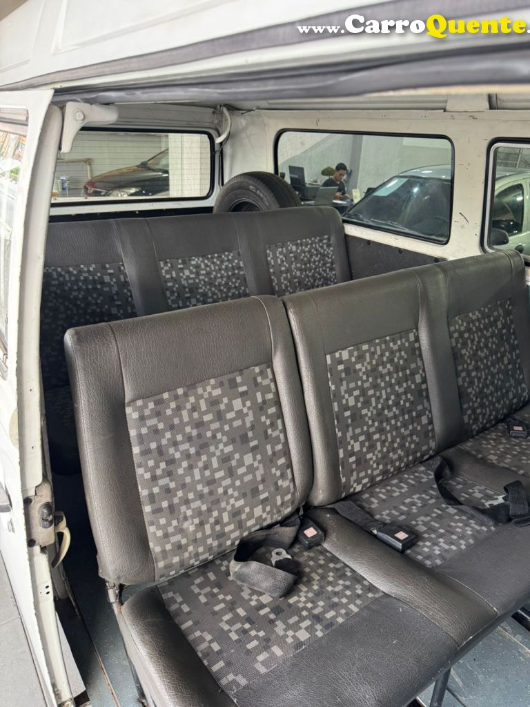 VOLKSWAGEN   KOMBI   BRANCO 1999 1.6 GASOLINA - Loja