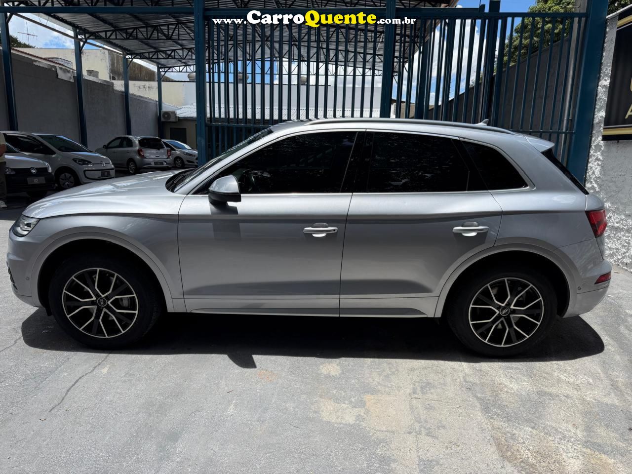 AUDI   Q5 AMBITION 2.0 TFSI QUATTRO S TRONIC   PRATA 2018 2.0 GASOLINA - Loja