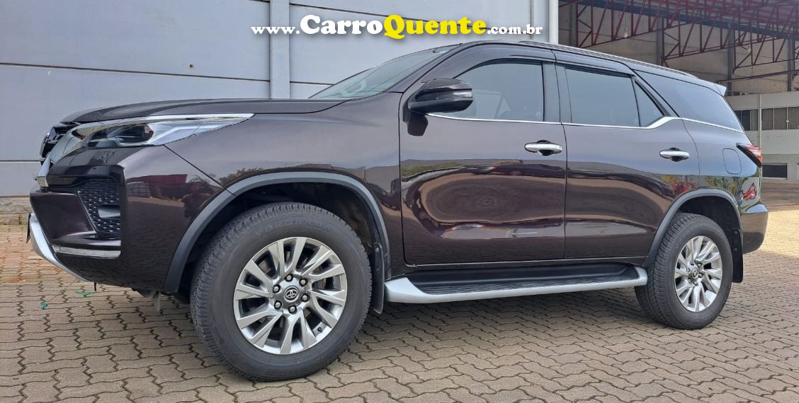 Toyota HILUX SW4 2.8 D-4D TURBO DIESEL SRX 4X4 AUTOMÁTICO - Loja