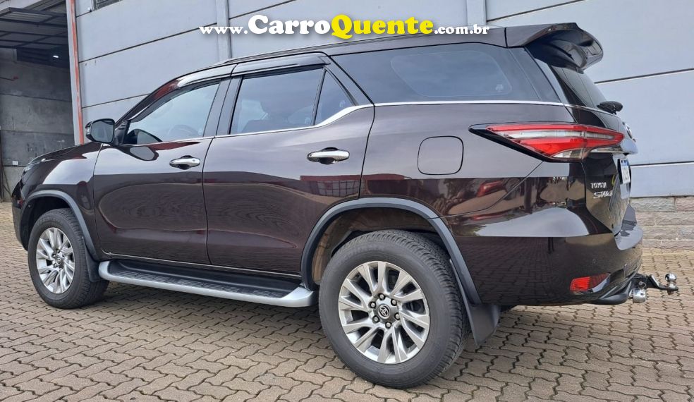 Toyota HILUX SW4 2.8 D-4D TURBO DIESEL SRX 4X4 AUTOMÁTICO - Loja