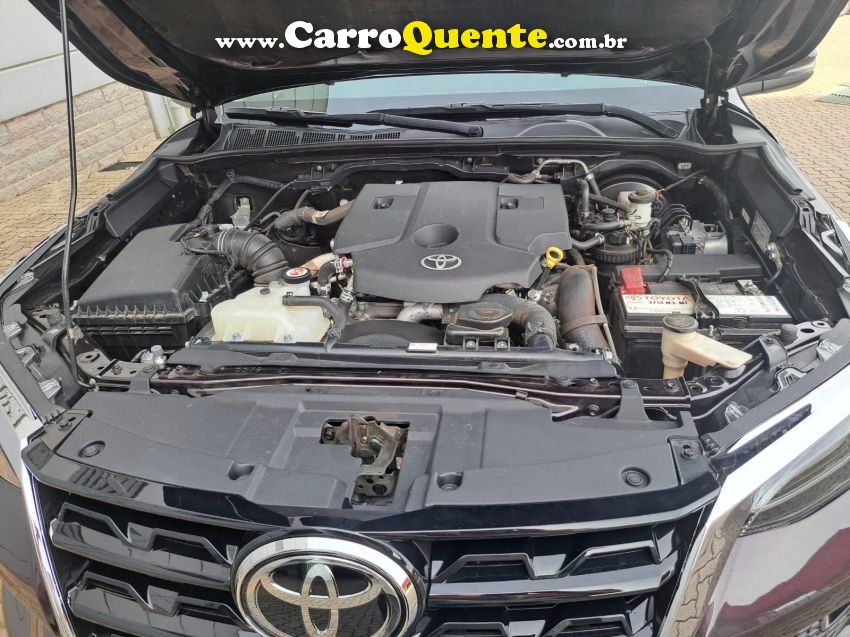 Toyota HILUX SW4 2.8 D-4D TURBO DIESEL SRX 4X4 AUTOMÁTICO - Loja