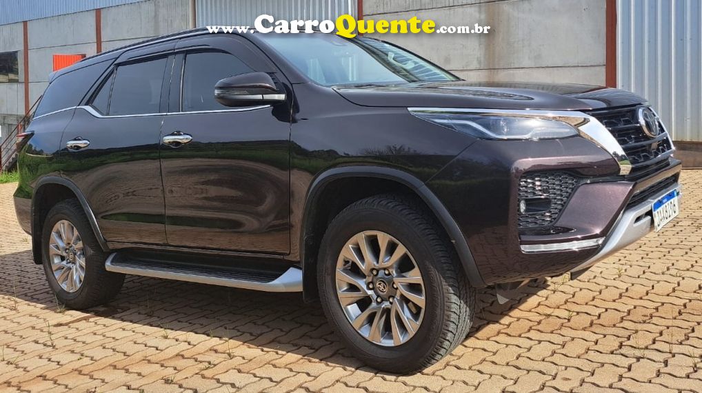 Toyota HILUX SW4 2.8 D-4D TURBO DIESEL SRX 4X4 AUTOMÁTICO - Loja