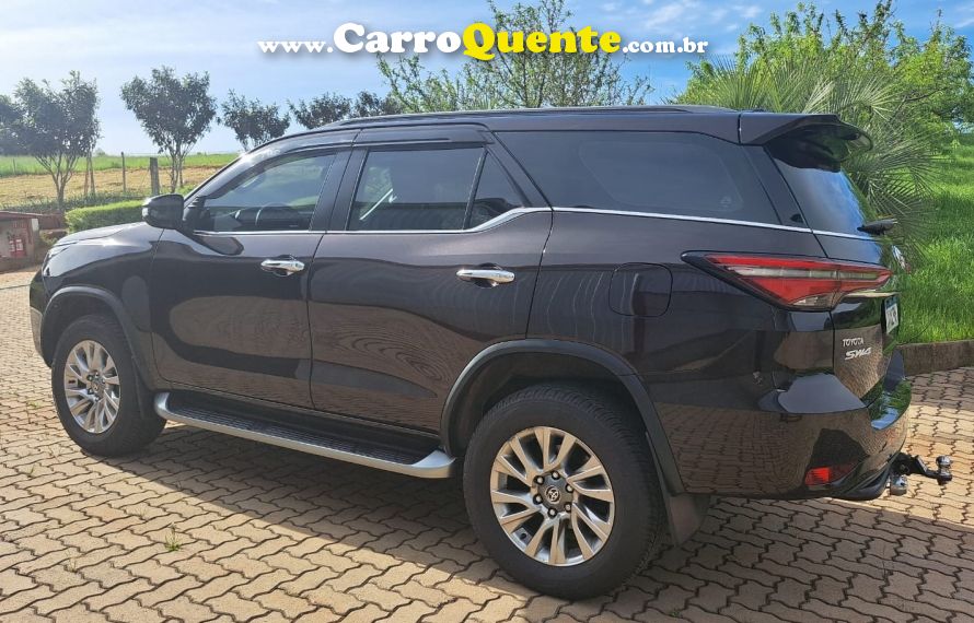 Toyota HILUX SW4 2.8 D-4D TURBO DIESEL SRX 4X4 AUTOMÁTICO - Loja