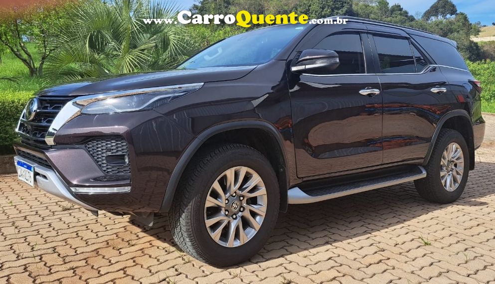 Toyota HILUX SW4 2.8 D-4D TURBO DIESEL SRX 4X4 AUTOMÁTICO - Loja