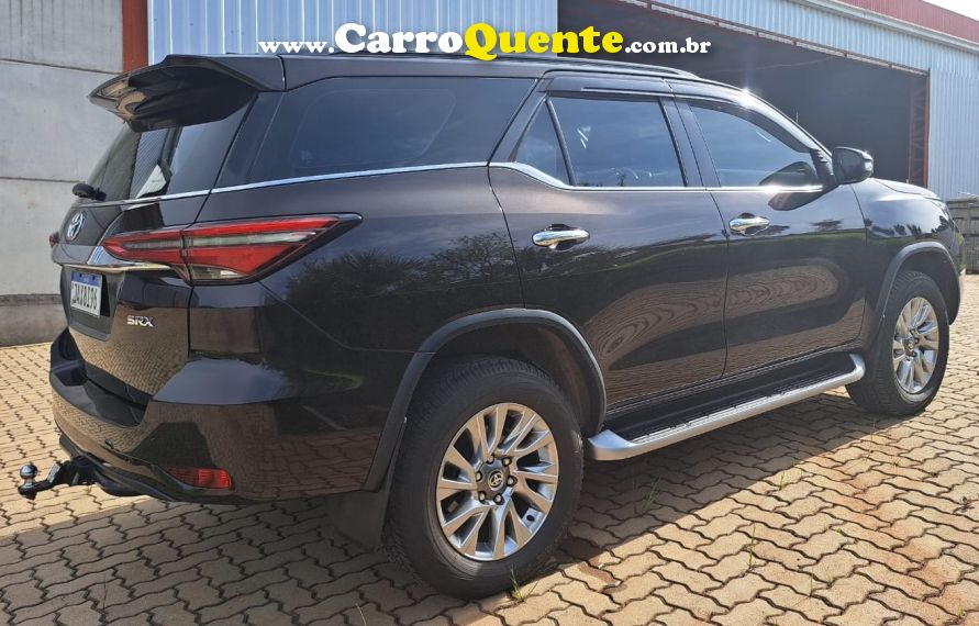 Toyota HILUX SW4 2.8 D-4D TURBO DIESEL SRX 4X4 AUTOMÁTICO - Loja