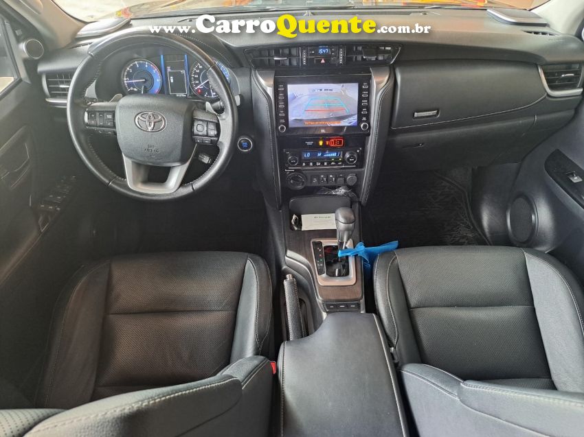 Toyota HILUX SW4 2.8 D-4D TURBO DIESEL SRX 4X4 AUTOMÁTICO - Loja