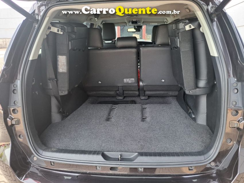 Toyota HILUX SW4 2.8 D-4D TURBO DIESEL SRX 4X4 AUTOMÁTICO - Loja