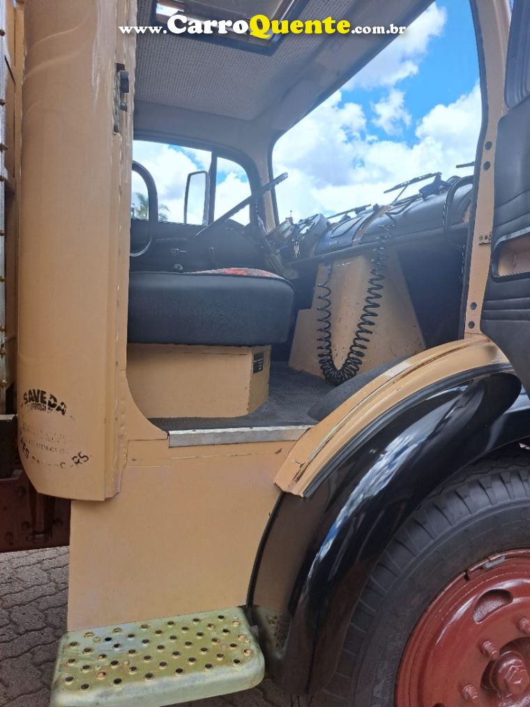 Mercedes-Benz 1113 L-1113 4x2 Graneleiro - Loja