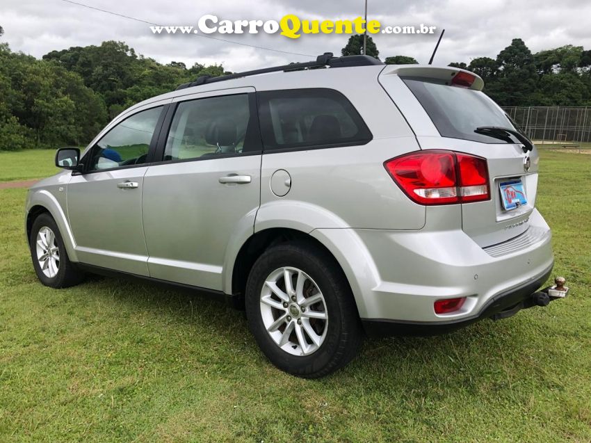 Fiat FREEMONT 2.4 PRECISION 16V GASOLINA 4P AUTOMÁTICO - Loja