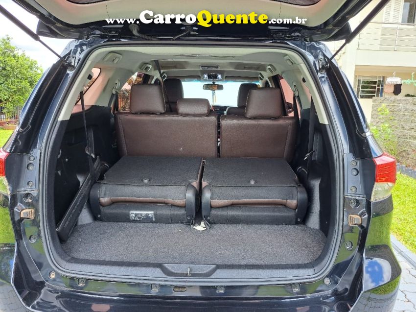 Toyota HILUX SW4 2.8 SRX 4X4 7 LUGARES 16V TURBO INTERCOOLER DIESEL 4P AUTOMÁTICO - Loja
