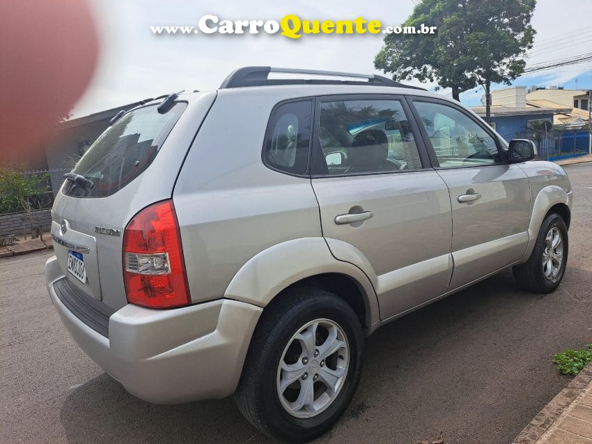 Hyundai TUCSON 2.0 MPFI GL 16V 142CV 2WD GASOLINA 4P AUTOMÁTICO - Loja