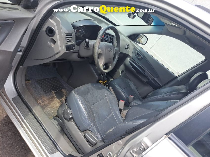 Hyundai TUCSON 2.0 MPFI GL 16V 142CV 2WD GASOLINA 4P AUTOMÁTICO - Loja