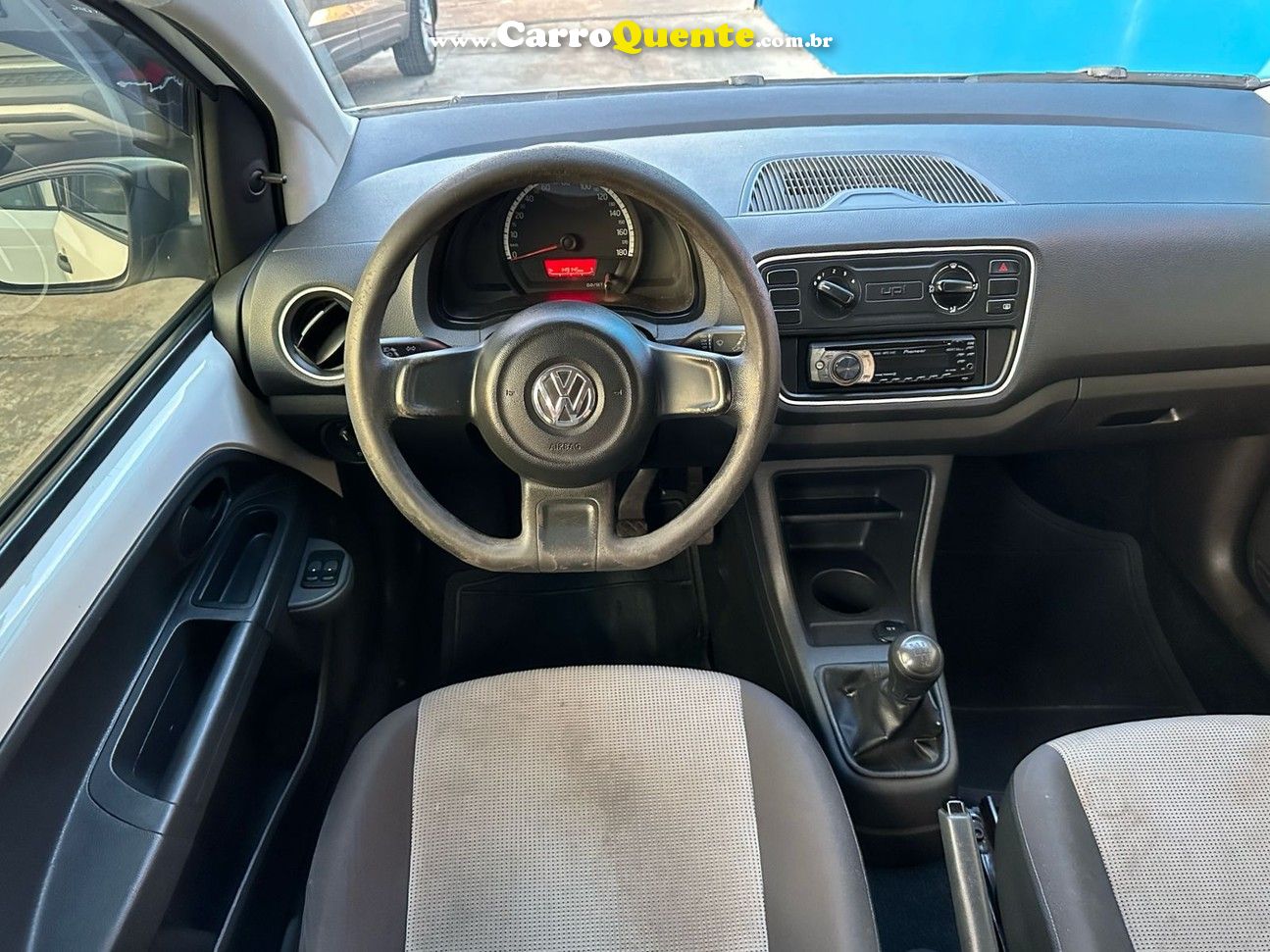VOLKSWAGEN UP 1.0 MPI TAKE UP 12V 2015 - Loja