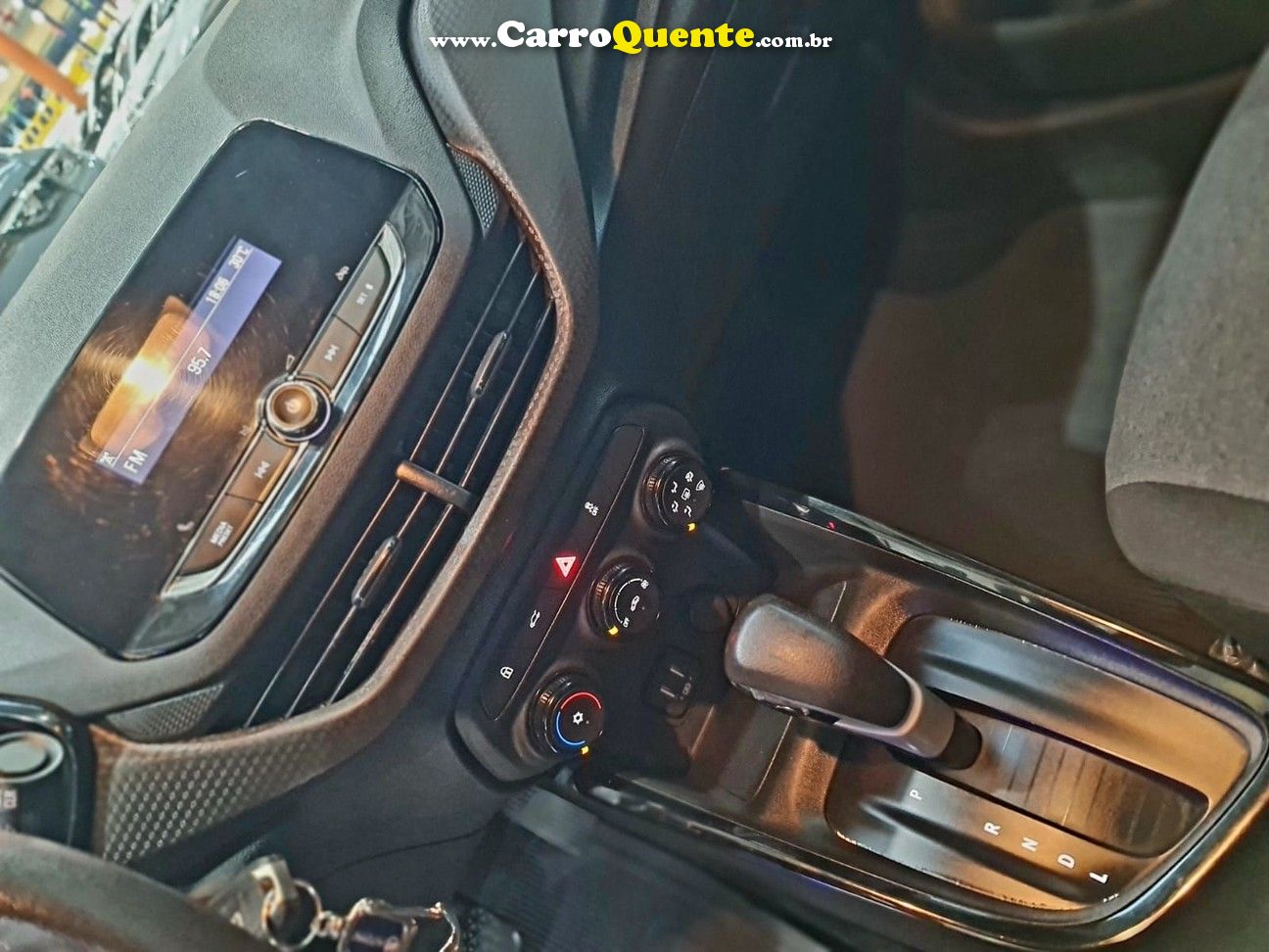 CHEVROLET ONIX 1.0 TURBO PLUS 2022 - Loja