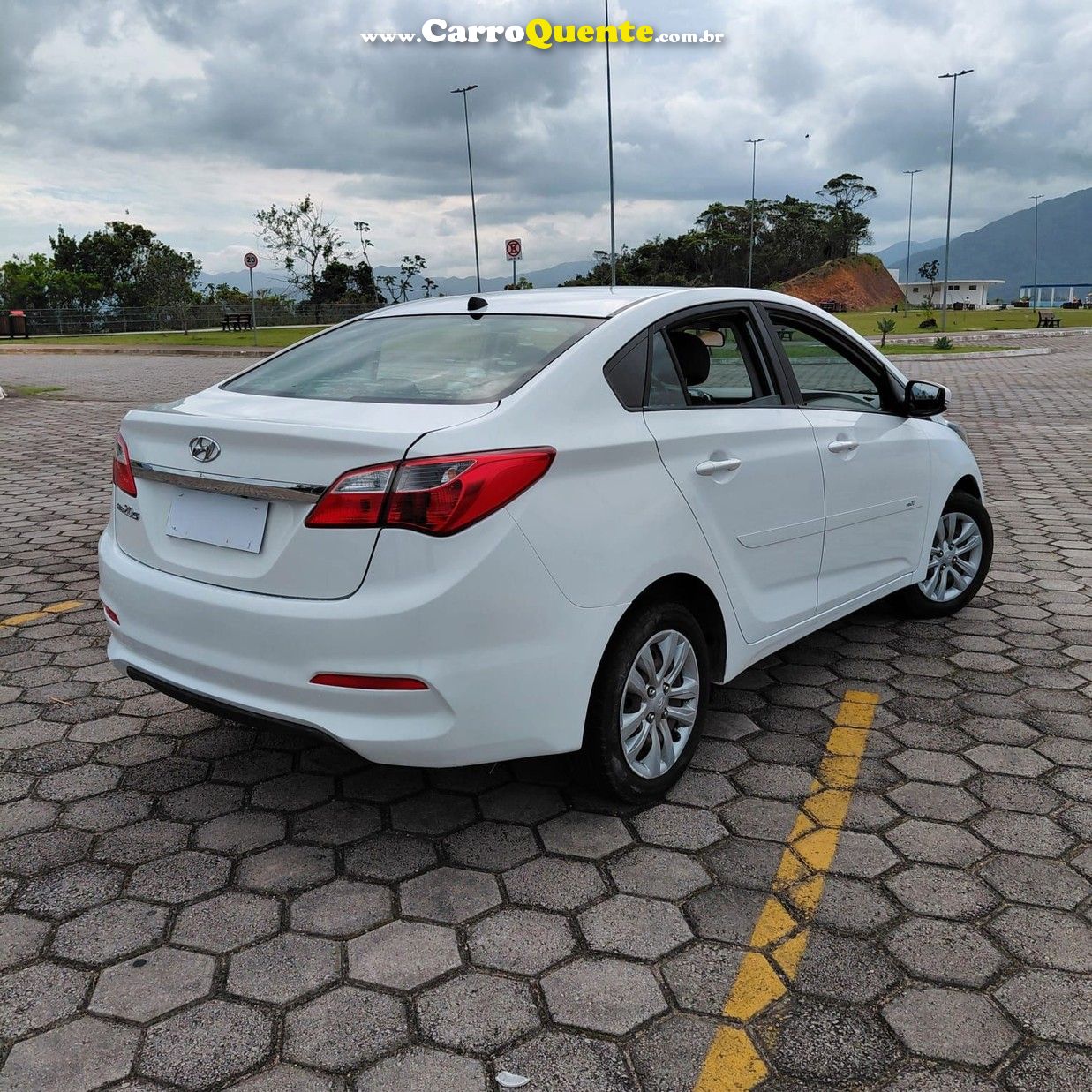 HYUNDAI HB20S 1.6 COMFORT PLUS 16V 2018 - Loja