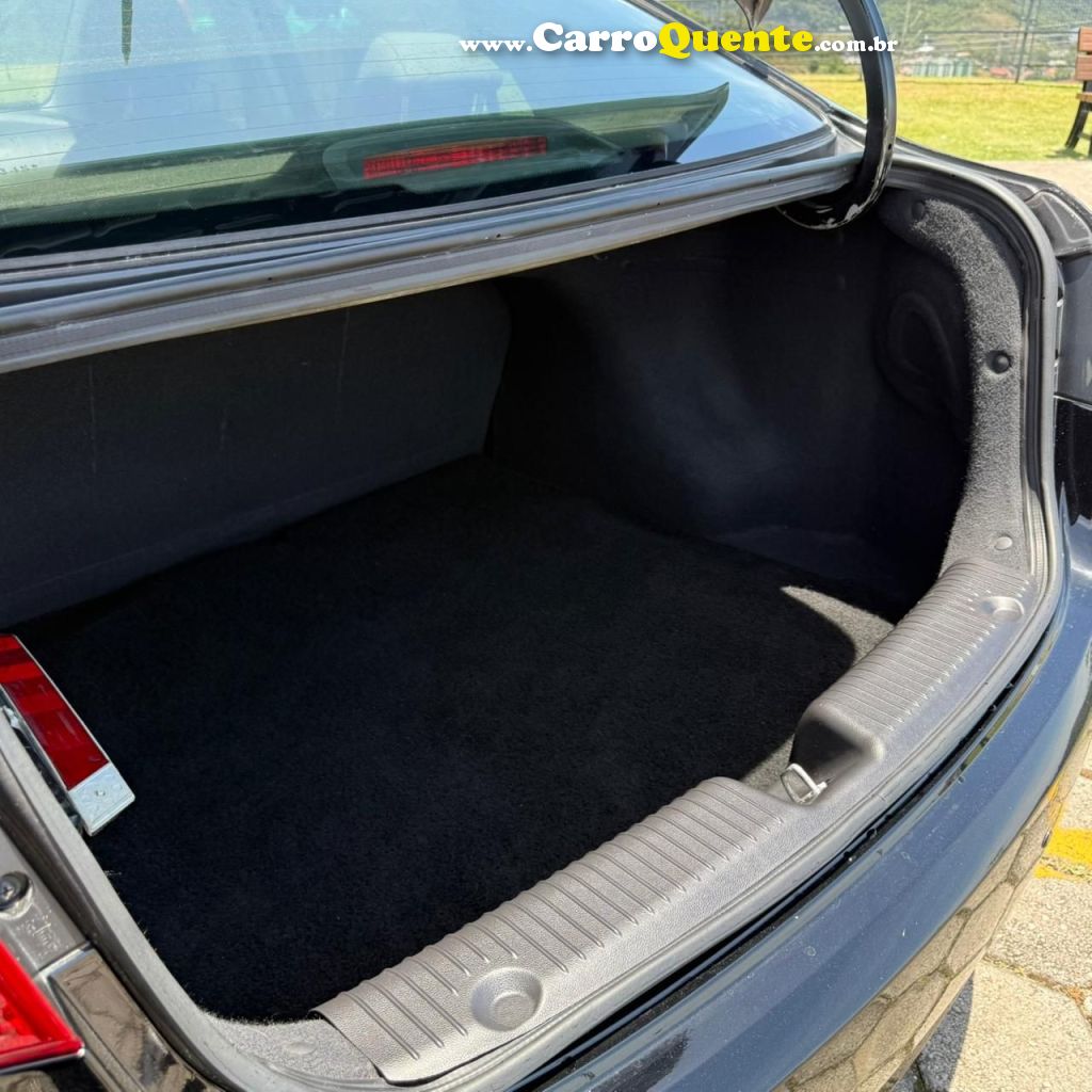 HYUNDAI HB20S 1.6 COMFORT PLUS 16V 2015 - Loja