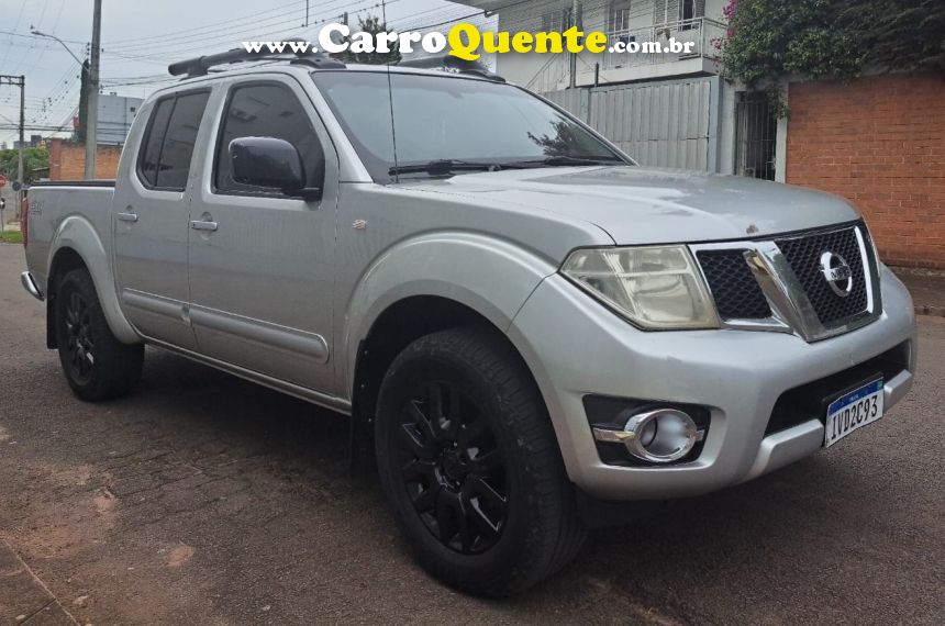 Nissan FRONTIER 2.5 SL 4X4 CD TURBO ELETRONIC DIESEL 4P AUTOMÁTICO - Loja