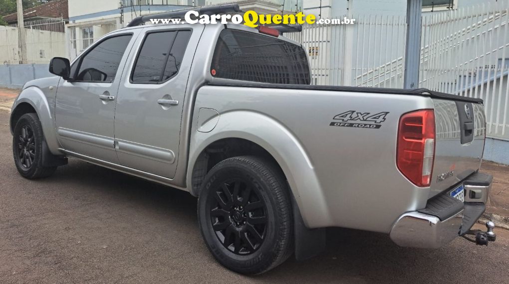 Nissan FRONTIER 2.5 SL 4X4 CD TURBO ELETRONIC DIESEL 4P AUTOMÁTICO - Loja