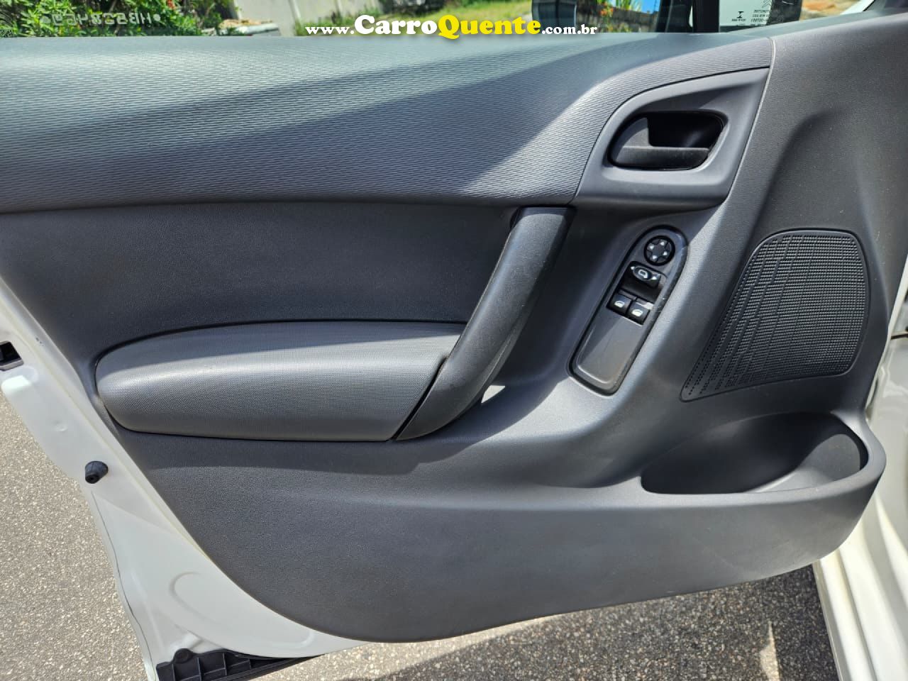 CITROËN   C3 ORIGINE PURE TECH 1.2 FLEX 12V MEC   BRANCO 2017 1.2 FLEX - Loja