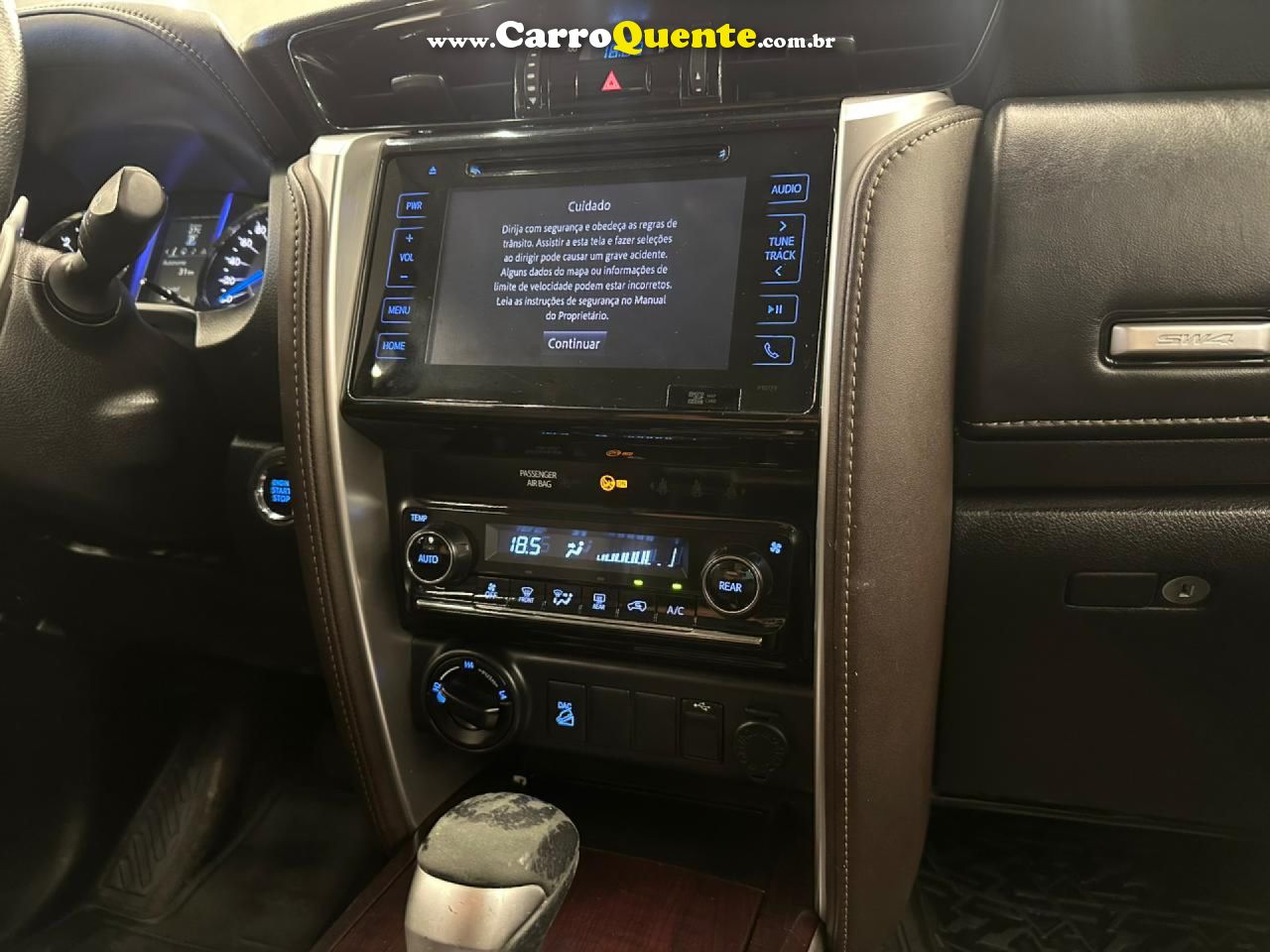 TOYOTA   HILUX SW4 SRX 4X4 2.8 TDI 16V DIES. AUT.   MARROM 2019 2.8 DIESEL - Loja