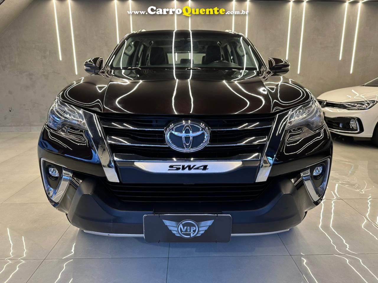 TOYOTA   HILUX SW4 SRX 4X4 2.8 TDI 16V DIES. AUT.   MARROM 2019 2.8 DIESEL - Loja