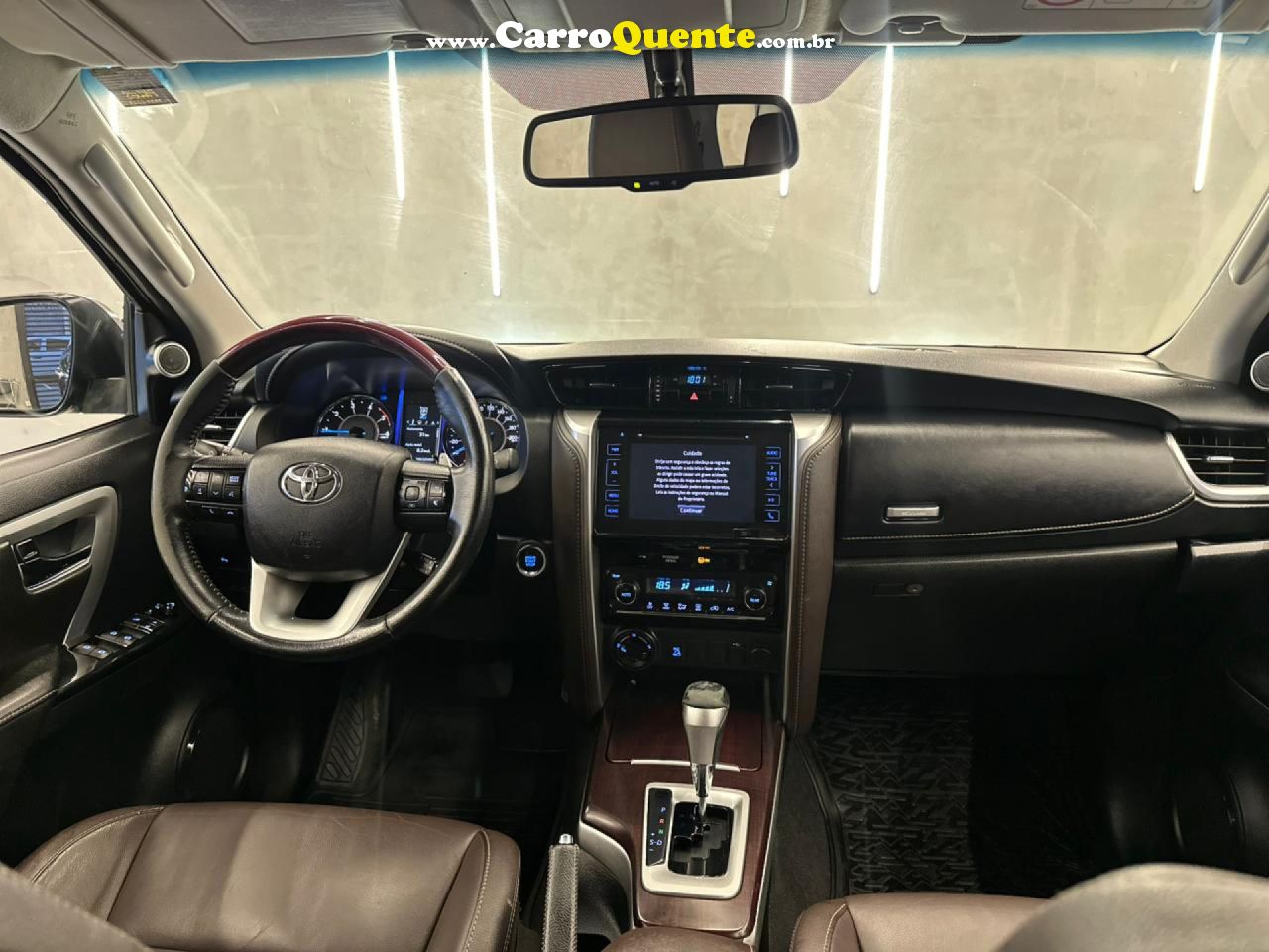 TOYOTA   HILUX SW4 SRX 4X4 2.8 TDI 16V DIES. AUT.   MARROM 2019 2.8 DIESEL - Loja