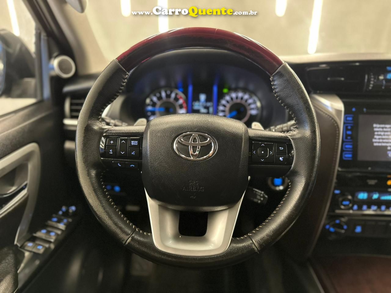 TOYOTA   HILUX SW4 SRX 4X4 2.8 TDI 16V DIES. AUT.   MARROM 2019 2.8 DIESEL - Loja