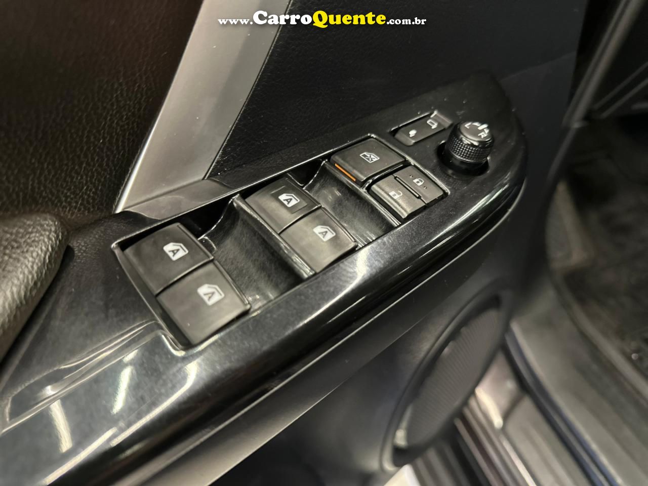 TOYOTA   HILUX SW4 SRX 4X4 2.8 TDI 16V DIES. AUT.   MARROM 2019 2.8 DIESEL - Loja