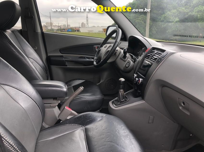 Hyundai TUCSON 2.0 MPFI GL 16V 142CV 2WD GASOLINA 4P MANUAL - Loja