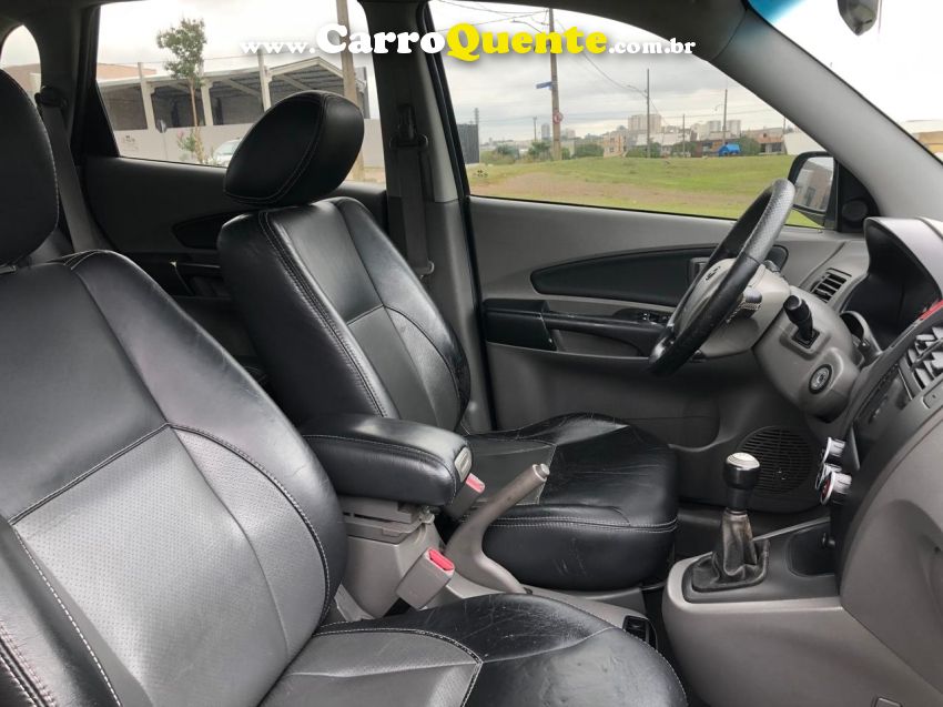 Hyundai TUCSON 2.0 MPFI GL 16V 142CV 2WD GASOLINA 4P MANUAL - Loja