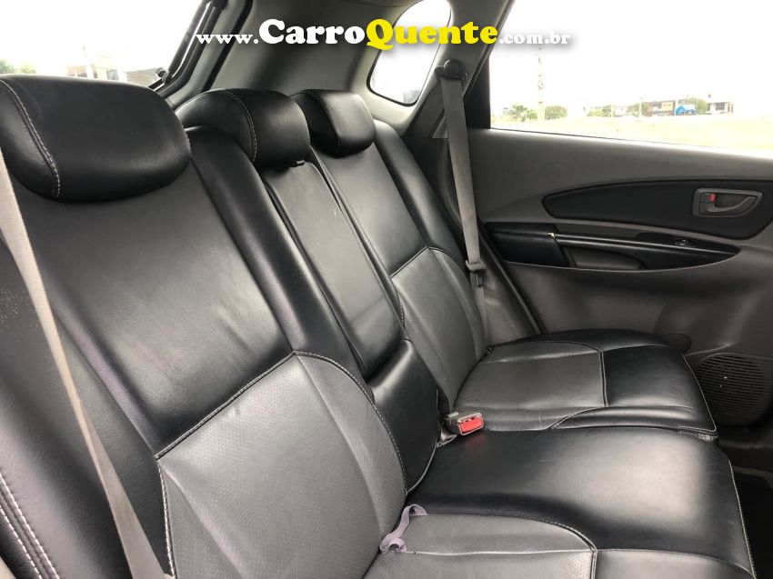 Hyundai TUCSON 2.0 MPFI GL 16V 142CV 2WD GASOLINA 4P MANUAL - Loja