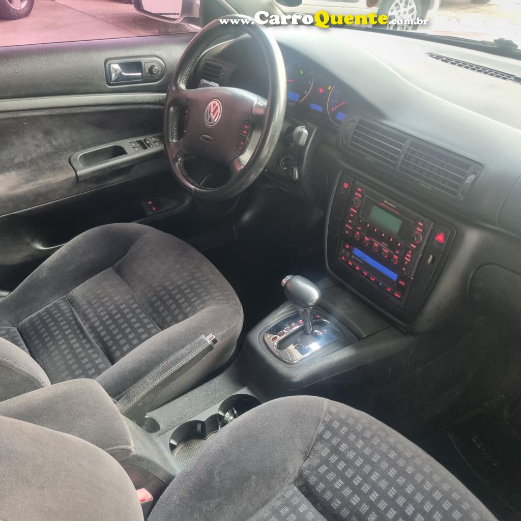 VOLKSWAGEN   PASSAT TURBO 1.8 TIPTRONIC   PRATA 2004 1.8 GASOLINA - Loja