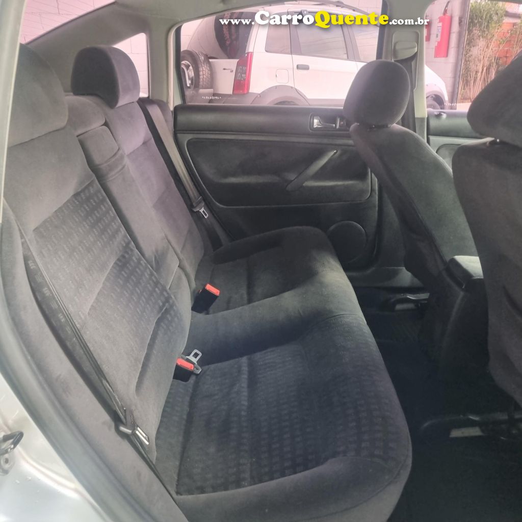 VOLKSWAGEN   PASSAT TURBO 1.8 TIPTRONIC   PRATA 2004 1.8 GASOLINA - Loja