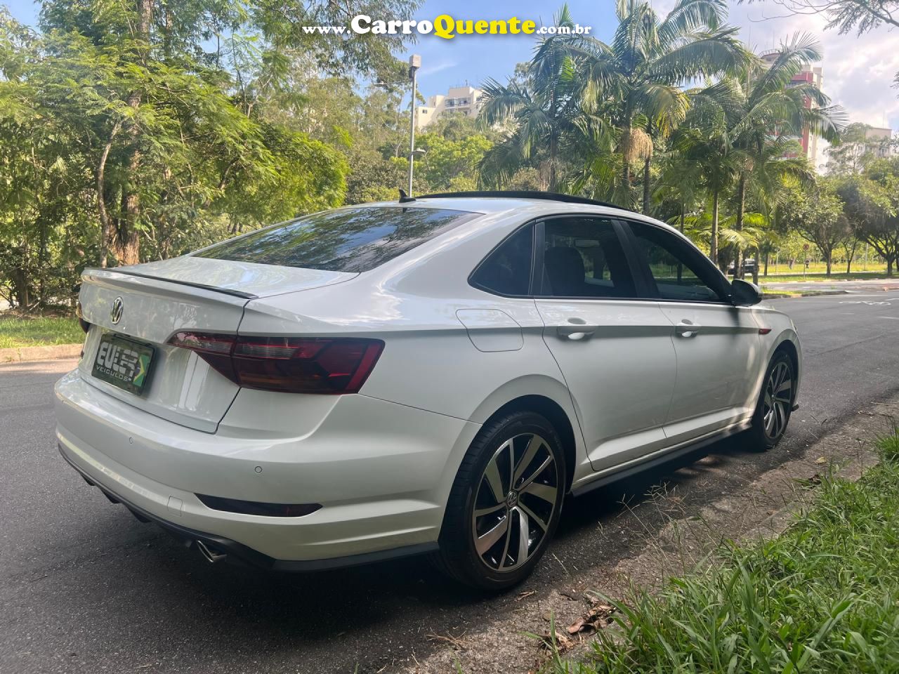 VOLKSWAGEN   JETTA GLI 350 TSI 2.0 16V 4P AUT.   BRANCO 2019 2.0 GASOLINA - Loja